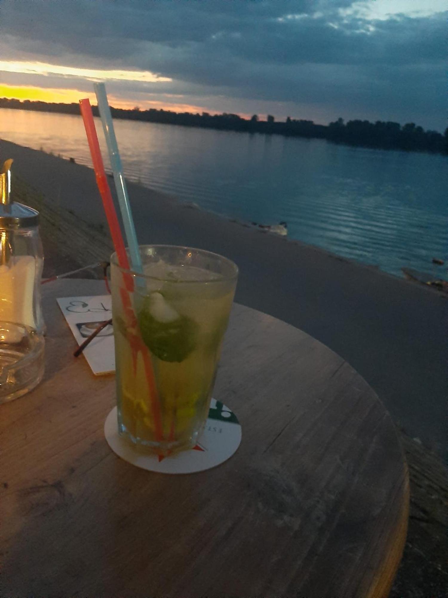 River Hostel Belgrád Kültér fotó